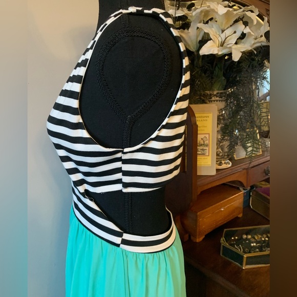 Hi-low Summer Dress - Picture 3 of 4